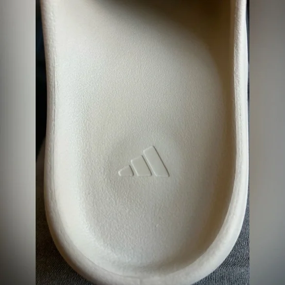 Adidas Yeezy Slides Bone White Size 11 - Picture 7 of 8